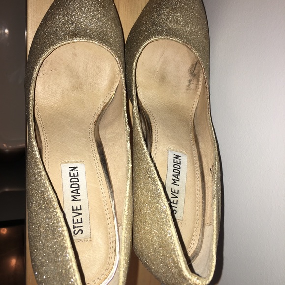 Steve Madden Gold Glitter Skinny Heels - Picture 4 of 4